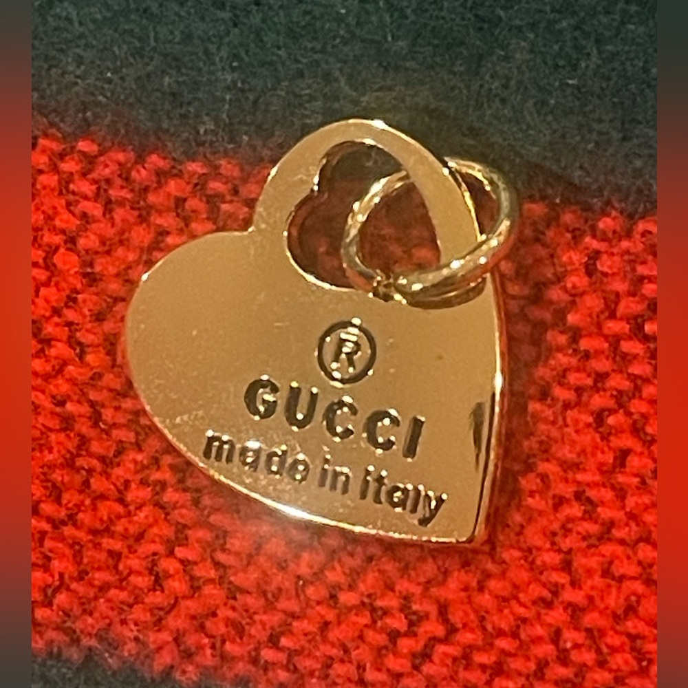 Gucci heart monogram logo pendant to match your bag or purse 💕🔥🔥